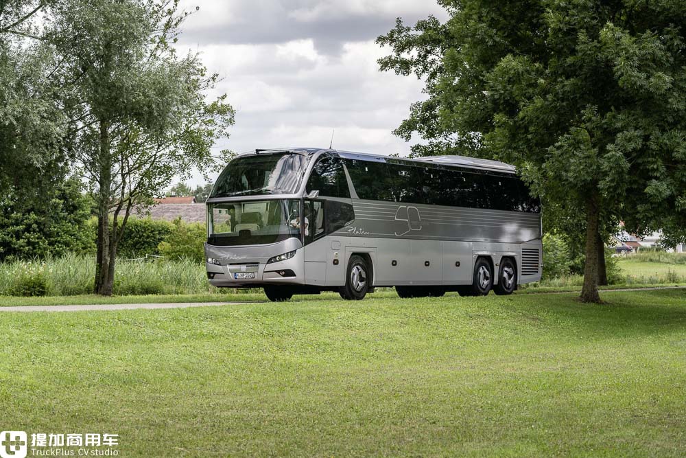 为新时代的豪华大巴树立典范,再带您近距离体验尼奥普兰Cityliner铂金纪念版 - 第2张 - 提加商用车网 为新时代的豪华大巴树立典范,再带您近距离体验尼奥普兰Cityliner铂金纪念版 - 第2张