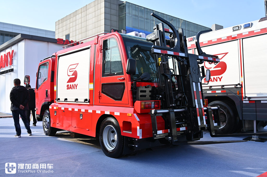 前面轻卡后面叉车,三一打造的这款“双头”消防车有意思,有谁知道它具体用途吗? - 第5张 - 提加商用车网 前面轻卡后面叉车,三一打造的这款“双头”消防车有意思,有谁知道它具体用途吗? - 第5张