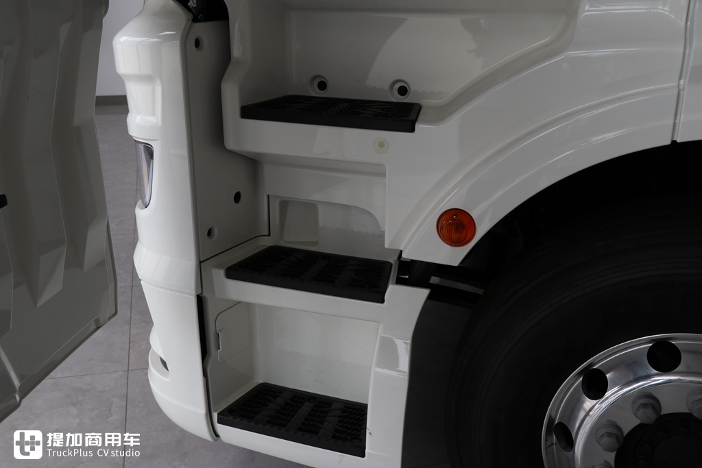 试乘了新一代曼恩TGX牵引车,才知道它改进的太多了,品质提升了一大截 - 第5张 - 提加商用车网 试乘了新一代曼恩TGX牵引车,才知道它改进的太多了,品质提升了一大截 - 第5张