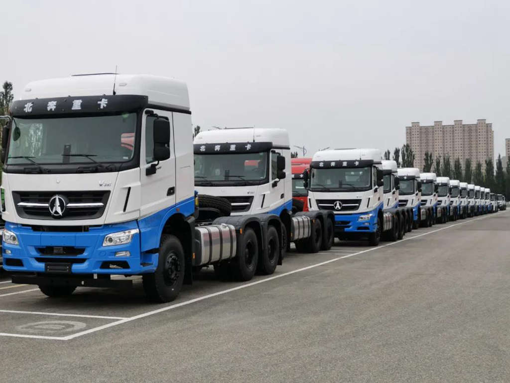 北奔重卡首批国六牵引车交付包钢钢联 - 第1张