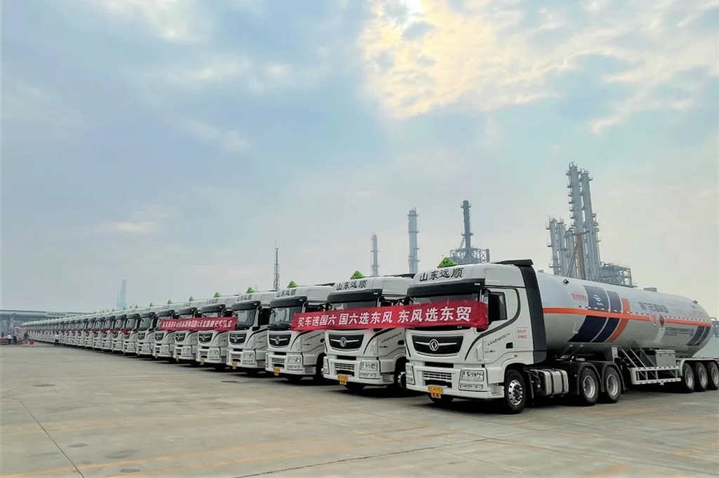 可靠铸就信赖 东风商用车再签200辆东风天龙KX国六危化牵引车大单 - 第2张