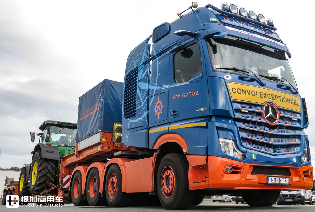 涂装配置都非常独特,带您看一辆新一代奔驰Actros SLT大件牵引车 - 第1张 - 提加商用车网 涂装配置都非常独特,带您看一辆新一代奔驰Actros SLT大件牵引车 - 第1张