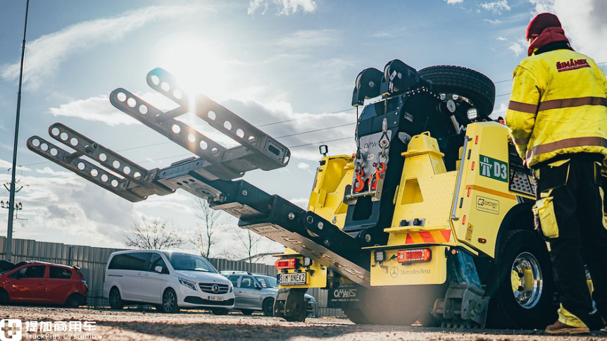 造型与涂装“帅”两次,还是电子后视镜,这辆奔驰Arocs清障车太“酷”了 - 第13张 - 提加商用车网 造型与涂装“帅”两次,还是电子后视镜,这辆奔驰Arocs清障车太“酷”了 - 第13张