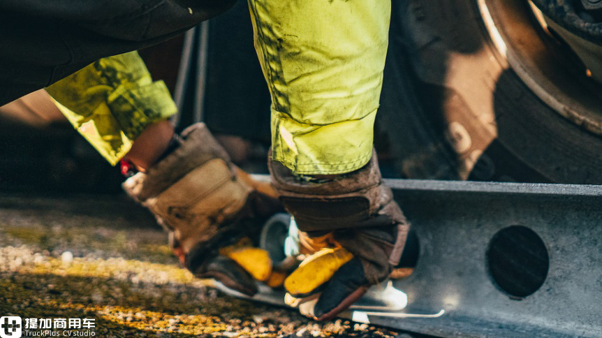 造型与涂装“帅”两次,还是电子后视镜,这辆奔驰Arocs清障车太“酷”了 - 第15张 - 提加商用车网 造型与涂装“帅”两次,还是电子后视镜,这辆奔驰Arocs清障车太“酷”了 - 第15张