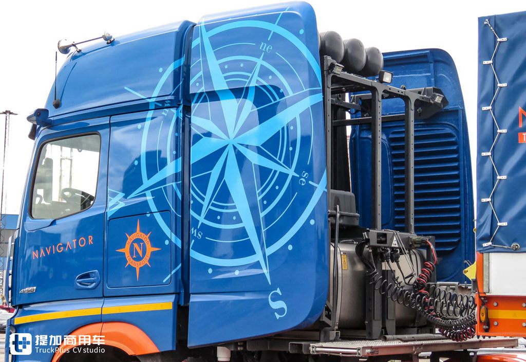 涂装配置都非常独特,带您看一辆新一代奔驰Actros SLT大件牵引车 - 第15张 - 提加商用车网 涂装配置都非常独特,带您看一辆新一代奔驰Actros SLT大件牵引车 - 第15张