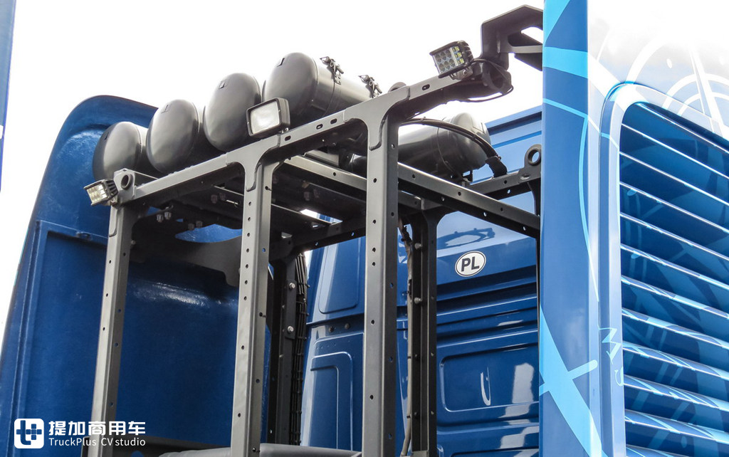 涂装配置都非常独特,带您看一辆新一代奔驰Actros SLT大件牵引车 - 第16张 - 提加商用车网 涂装配置都非常独特,带您看一辆新一代奔驰Actros SLT大件牵引车 - 第16张