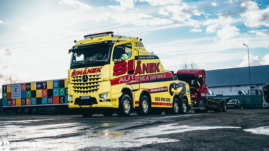 造型与涂装“帅”两次,还是电子后视镜,这辆奔驰Arocs清障车太“酷”了 - 第2张 - 提加商用车网 造型与涂装“帅”两次,还是电子后视镜,这辆奔驰Arocs清障车太“酷”了 - 第2张