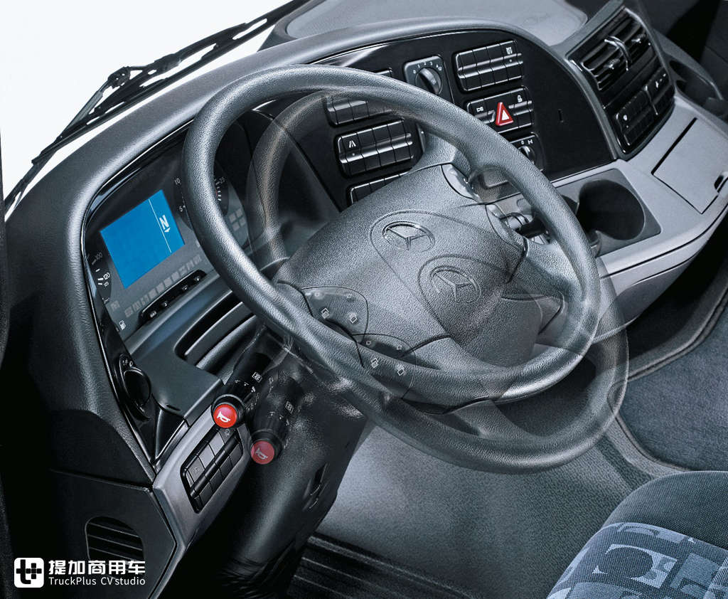 从1972年的1924卡车说起,带您看奔驰卡车近50年间的内饰进化史 - 第29张 - 提加商用车网 从1972年的1924卡车说起,带您看奔驰卡车近50年间的内饰进化史 - 第29张