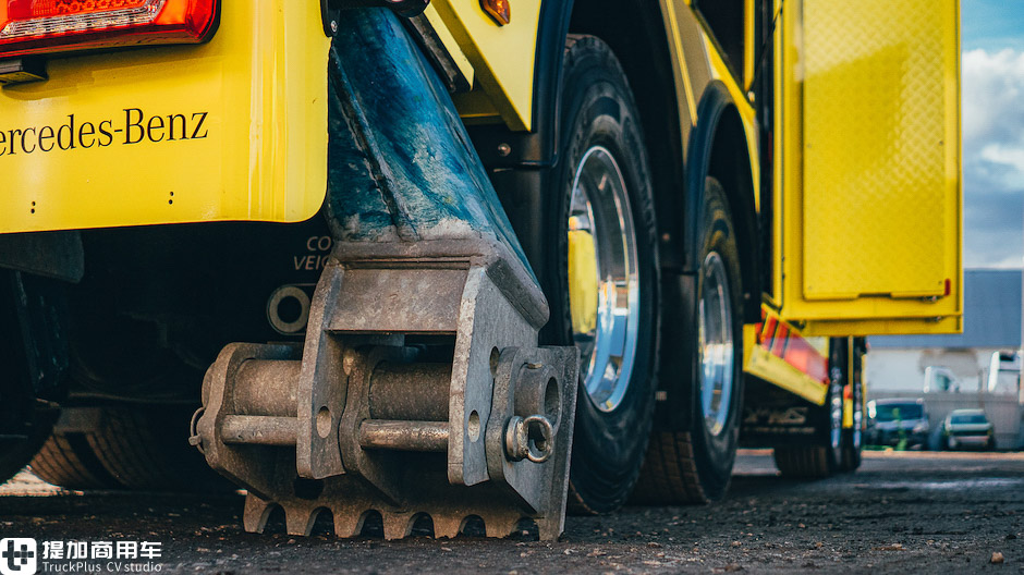 造型与涂装“帅”两次,还是电子后视镜,这辆奔驰Arocs清障车太“酷”了 - 第7张 - 提加商用车网 造型与涂装“帅”两次,还是电子后视镜,这辆奔驰Arocs清障车太“酷”了 - 第7张