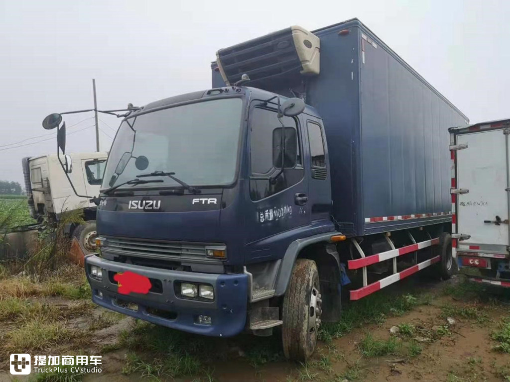 国内卡友也玩痛车,云南小伙用GTA游戏元素,把自己的五十铃巨咖牵引车弄的真漂亮 - 第1张 - 提加商用车网 国内卡友也玩痛车,云南小伙用GTA游戏元素,把自己的五十铃巨咖牵引车弄的真漂亮 - 第1张