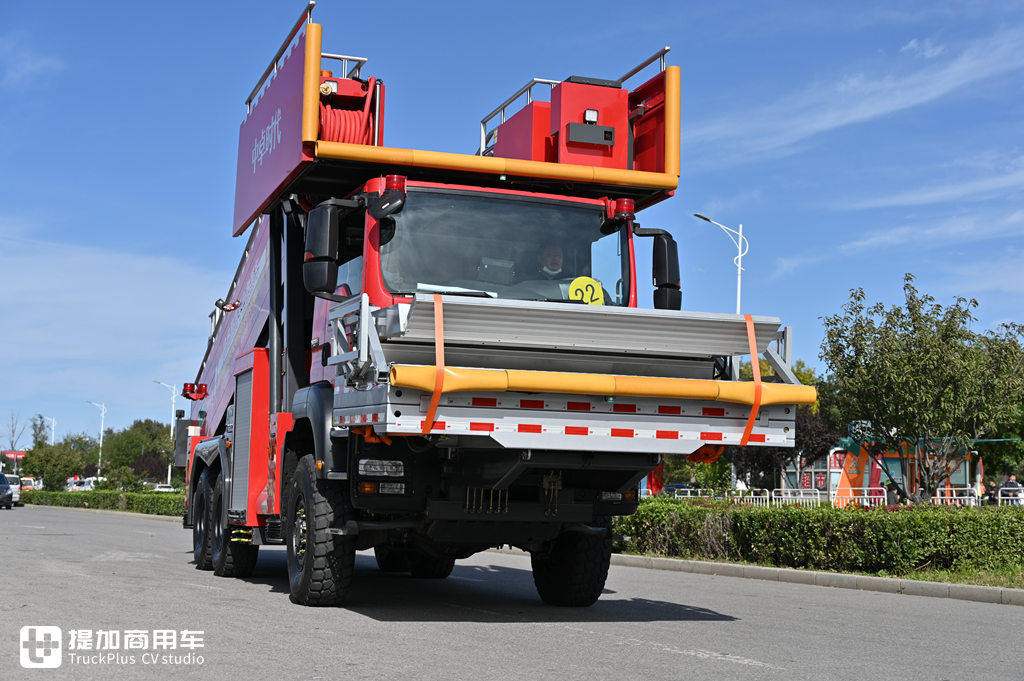 6X6全驱540马力,反应超快速,重汽汕德卡底盘的登高平台救援车实拍 - 第1张 - 提加商用车网 6X6全驱540马力,反应超快速,重汽汕德卡底盘的登高平台救援车实拍 - 第1张