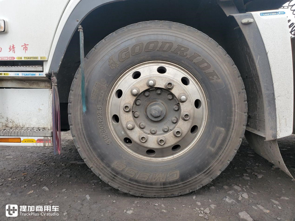 国内卡友也玩痛车,云南小伙用GTA游戏元素,把自己的五十铃巨咖牵引车弄的真漂亮 - 第10张 - 提加商用车网 国内卡友也玩痛车,云南小伙用GTA游戏元素,把自己的五十铃巨咖牵引车弄的真漂亮 - 第10张