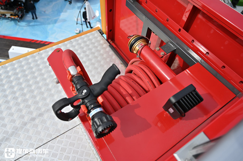6X6全驱540马力,反应超快速,重汽汕德卡底盘的登高平台救援车实拍 - 第12张 - 提加商用车网 6X6全驱540马力,反应超快速,重汽汕德卡底盘的登高平台救援车实拍 - 第12张