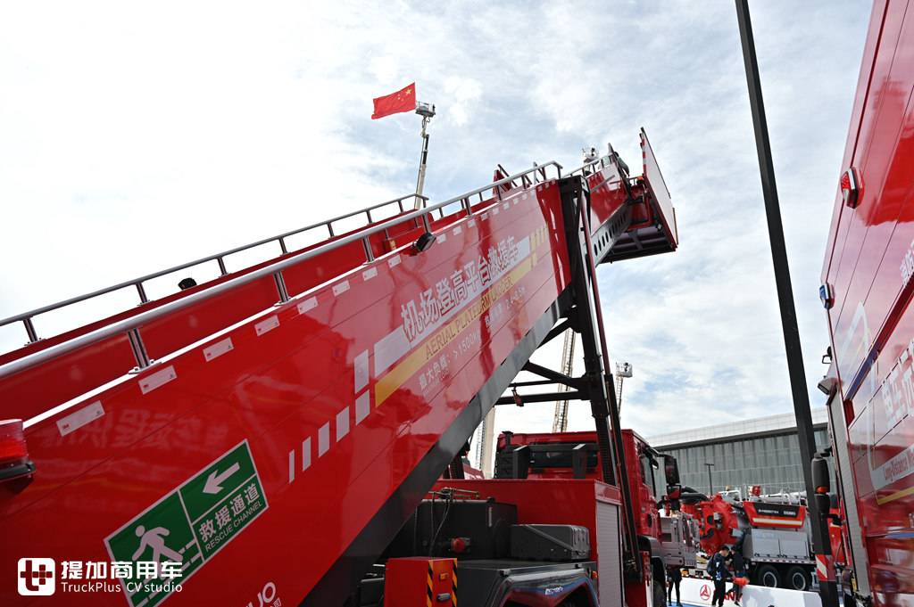 6X6全驱540马力,反应超快速,重汽汕德卡底盘的登高平台救援车实拍 - 第13张 - 提加商用车网 6X6全驱540马力,反应超快速,重汽汕德卡底盘的登高平台救援车实拍 - 第13张