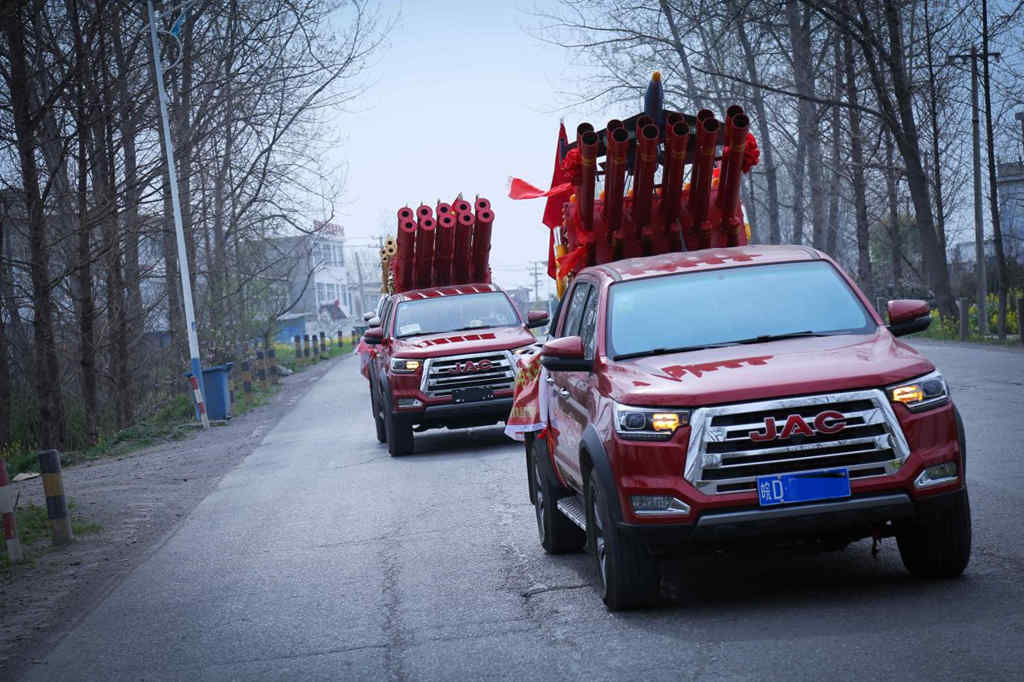 一个红色江淮风光车队,一道靓丽的皮卡风景线 - 第2张 - 提加商用车网 一个红色江淮风光车队,一道靓丽的皮卡风景线 - 第2张