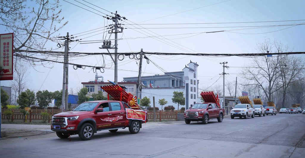 一个红色江淮风光车队,一道靓丽的皮卡风景线 - 第3张 - 提加商用车网 一个红色江淮风光车队,一道靓丽的皮卡风景线 - 第3张