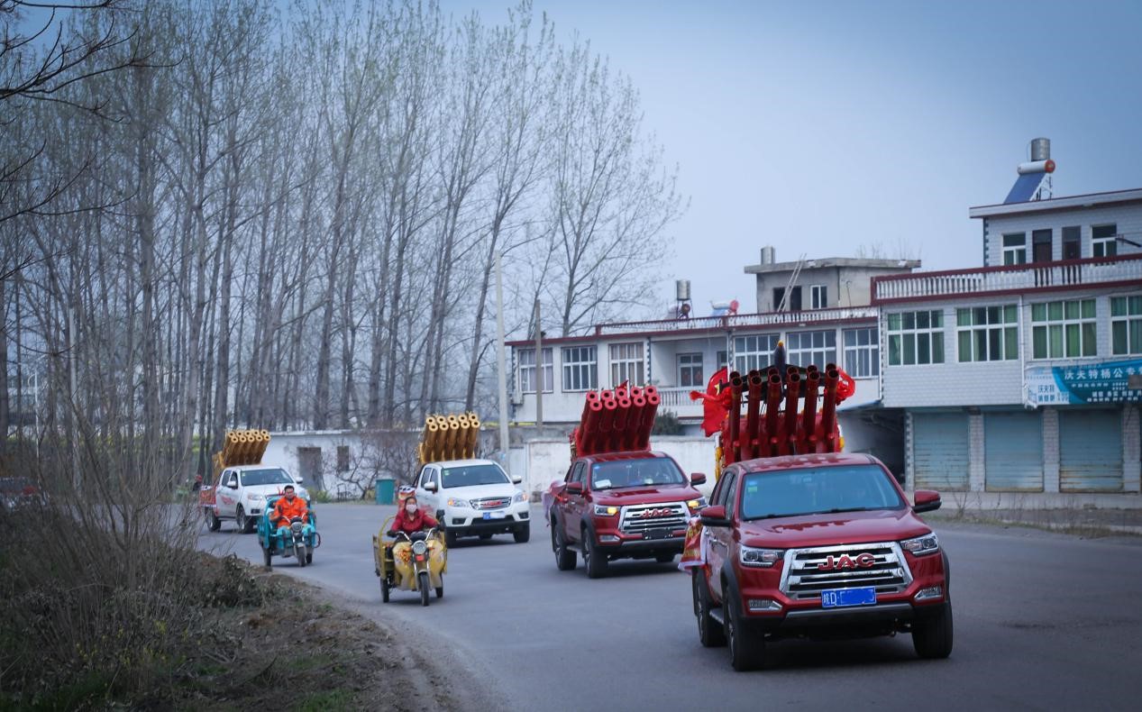 一个红色江淮风光车队,一道靓丽的皮卡风景线 - 第4张 - 提加商用车网 一个红色江淮风光车队,一道靓丽的皮卡风景线 - 第4张