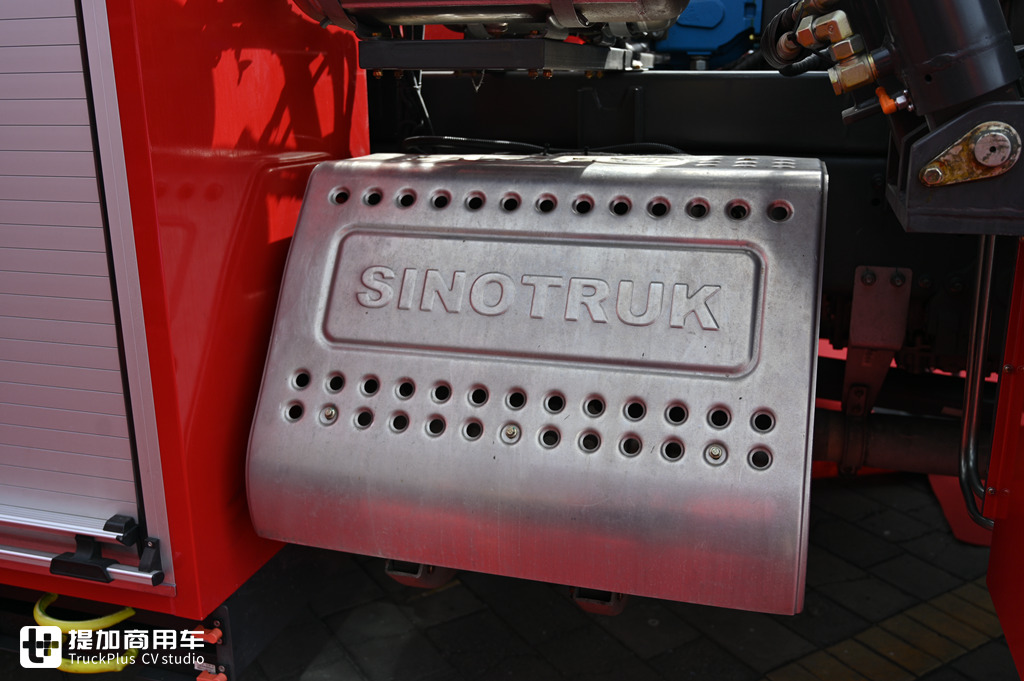 6X6全驱540马力,反应超快速,重汽汕德卡底盘的登高平台救援车实拍 - 第2张 - 提加商用车网 6X6全驱540马力,反应超快速,重汽汕德卡底盘的登高平台救援车实拍 - 第2张