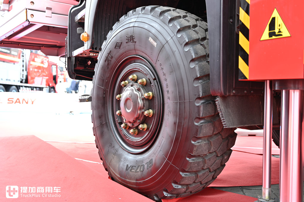 6X6全驱540马力,反应超快速,重汽汕德卡底盘的登高平台救援车实拍 - 第4张 - 提加商用车网 6X6全驱540马力,反应超快速,重汽汕德卡底盘的登高平台救援车实拍 - 第4张