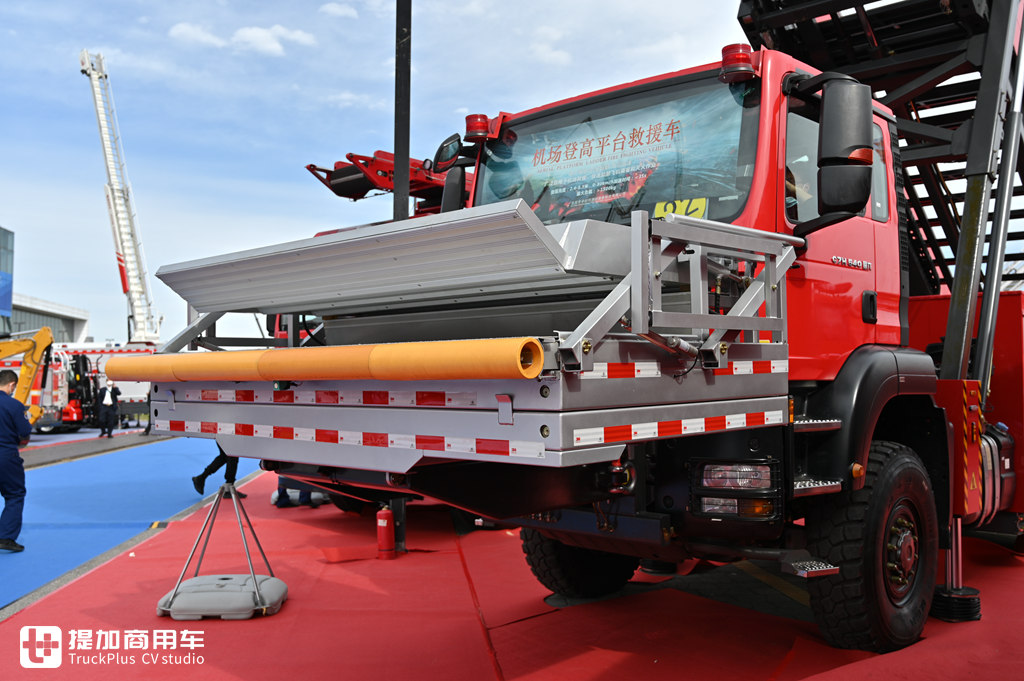 6X6全驱540马力,反应超快速,重汽汕德卡底盘的登高平台救援车实拍 - 第5张 - 提加商用车网 6X6全驱540马力,反应超快速,重汽汕德卡底盘的登高平台救援车实拍 - 第5张