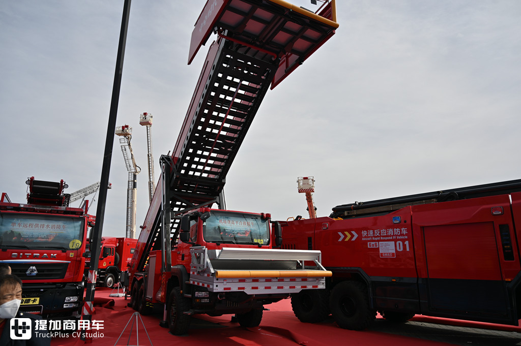 6X6全驱540马力,反应超快速,重汽汕德卡底盘的登高平台救援车实拍 - 第6张 - 提加商用车网 6X6全驱540马力,反应超快速,重汽汕德卡底盘的登高平台救援车实拍 - 第6张