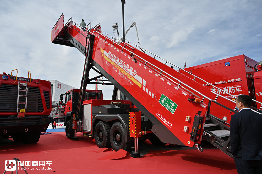 6X6全驱540马力,反应超快速,重汽汕德卡底盘的登高平台救援车实拍 - 第7张 - 提加商用车网 6X6全驱540马力,反应超快速,重汽汕德卡底盘的登高平台救援车实拍 - 第7张