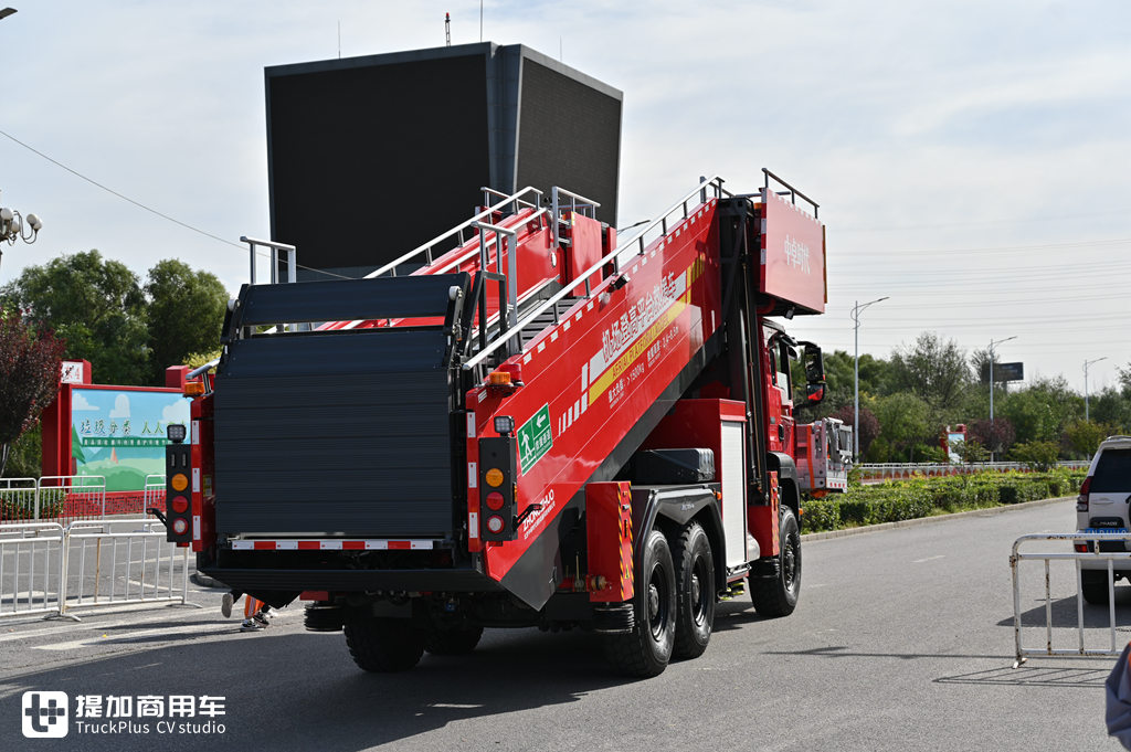 6X6全驱540马力,反应超快速,重汽汕德卡底盘的登高平台救援车实拍 - 第8张 - 提加商用车网 6X6全驱540马力,反应超快速,重汽汕德卡底盘的登高平台救援车实拍 - 第8张