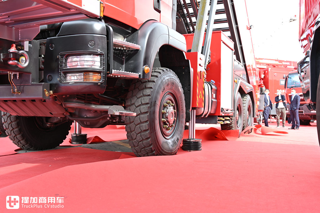 6X6全驱540马力,反应超快速,重汽汕德卡底盘的登高平台救援车实拍 - 第9张 - 提加商用车网 6X6全驱540马力,反应超快速,重汽汕德卡底盘的登高平台救援车实拍 - 第9张