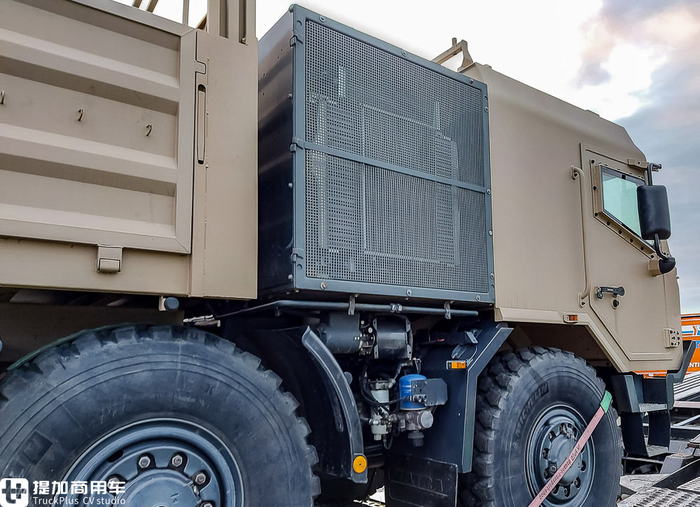 8X8驱动,随车吊集成在货箱尾部,这台太脱拉T815军卡太有看点了 - 第13张 - 提加商用车网 8X8驱动,随车吊集成在货箱尾部,这台太脱拉T815军卡太有看点了 - 第13张