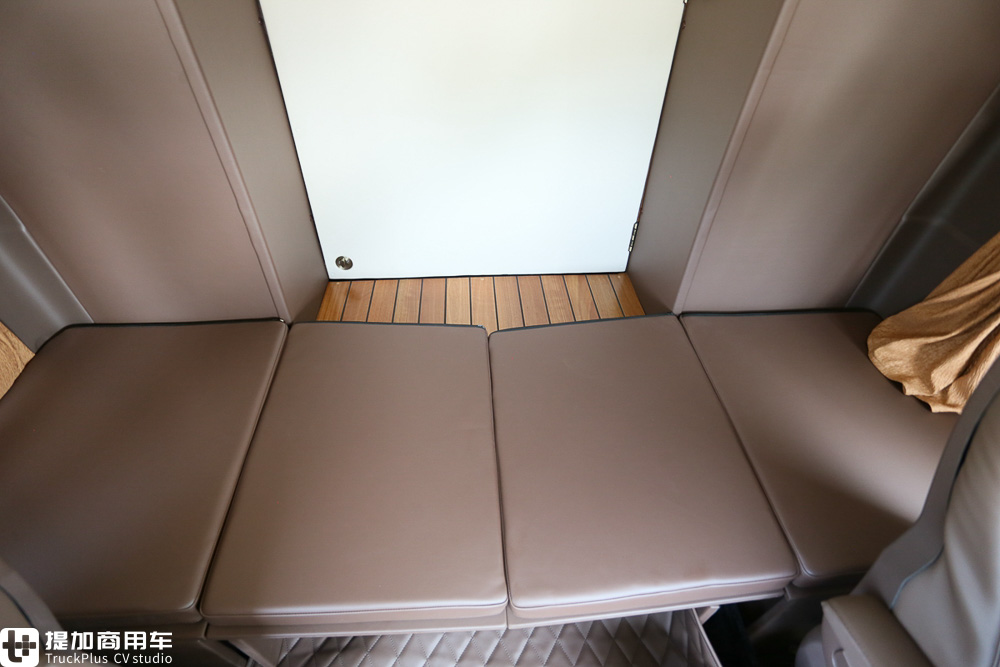 豪沃T7H底盘打造的A型房车实拍,售价600万上下,啥配置卖这么贵? - 第15张 - 提加商用车网 豪沃T7H底盘打造的A型房车实拍,售价600万上下,啥配置卖这么贵? - 第15张