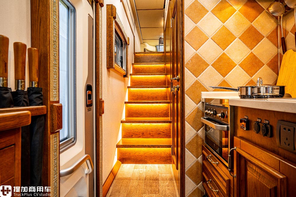 豪沃T7H底盘打造的A型房车实拍,售价600万上下,啥配置卖这么贵? - 第17张 - 提加商用车网 豪沃T7H底盘打造的A型房车实拍,售价600万上下,啥配置卖这么贵? - 第17张