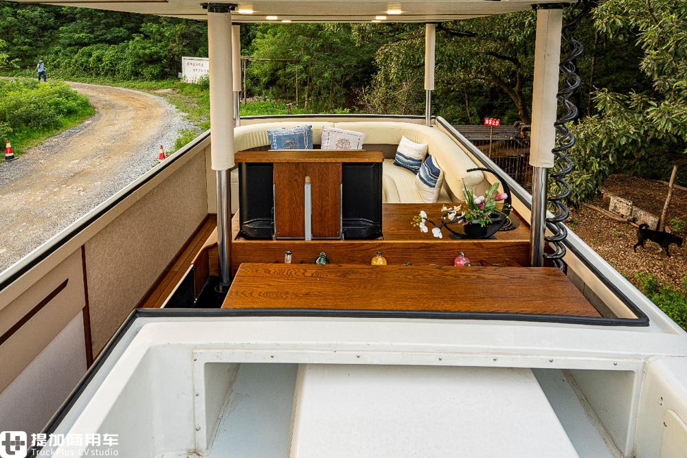 豪沃T7H底盘打造的A型房车实拍,售价600万上下,啥配置卖这么贵? - 第20张 - 提加商用车网 豪沃T7H底盘打造的A型房车实拍,售价600万上下,啥配置卖这么贵? - 第20张