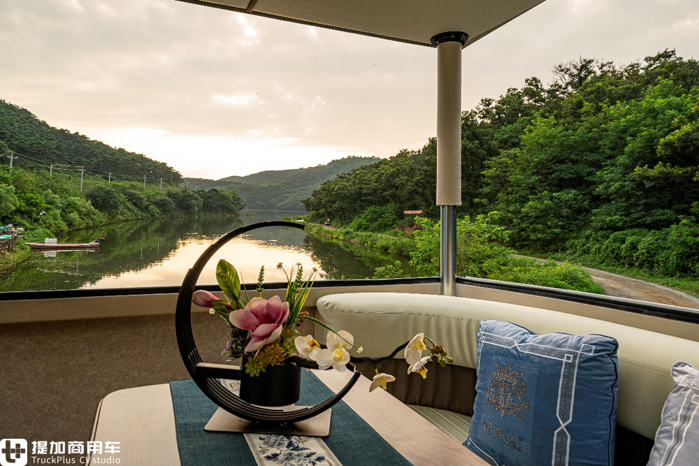 豪沃T7H底盘打造的A型房车实拍,售价600万上下,啥配置卖这么贵? - 第21张 - 提加商用车网 豪沃T7H底盘打造的A型房车实拍,售价600万上下,啥配置卖这么贵? - 第21张