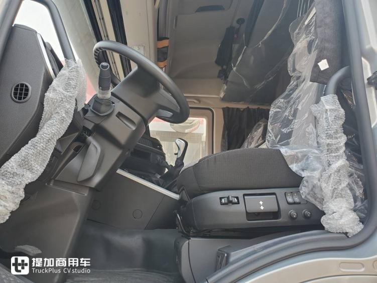 绿通选车不迷茫,时尚、高效还省油,红岩杰狮H6旗舰载货车实拍 - 第10张 - 提加商用车网 绿通选车不迷茫,时尚、高效还省油,红岩杰狮H6旗舰载货车实拍 - 第10张