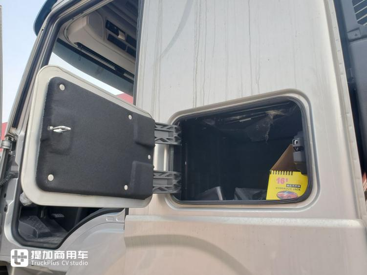 绿通选车不迷茫,时尚、高效还省油,红岩杰狮H6旗舰载货车实拍 - 第6张 - 提加商用车网 绿通选车不迷茫,时尚、高效还省油,红岩杰狮H6旗舰载货车实拍 - 第6张