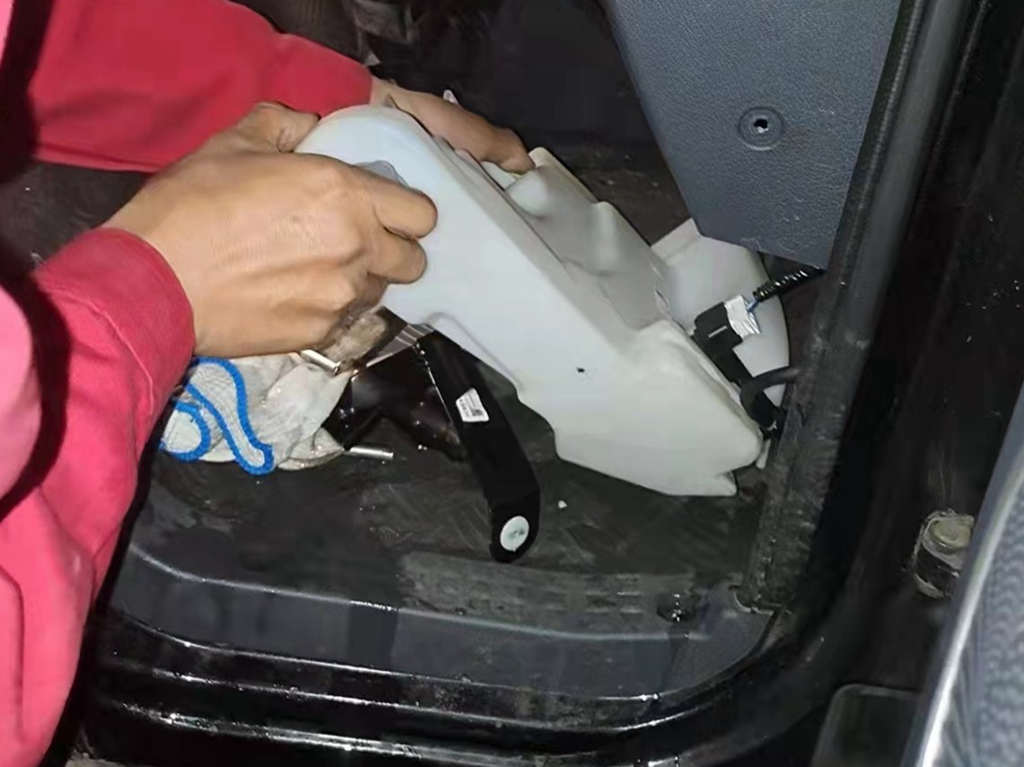 保障洛阳顺丰“双11”高效运输 江淮轻卡服务站错时保养更贴心 - 第3张 - 提加商用车网 保障洛阳顺丰“双11”高效运输 江淮轻卡服务站错时保养更贴心 - 第3张