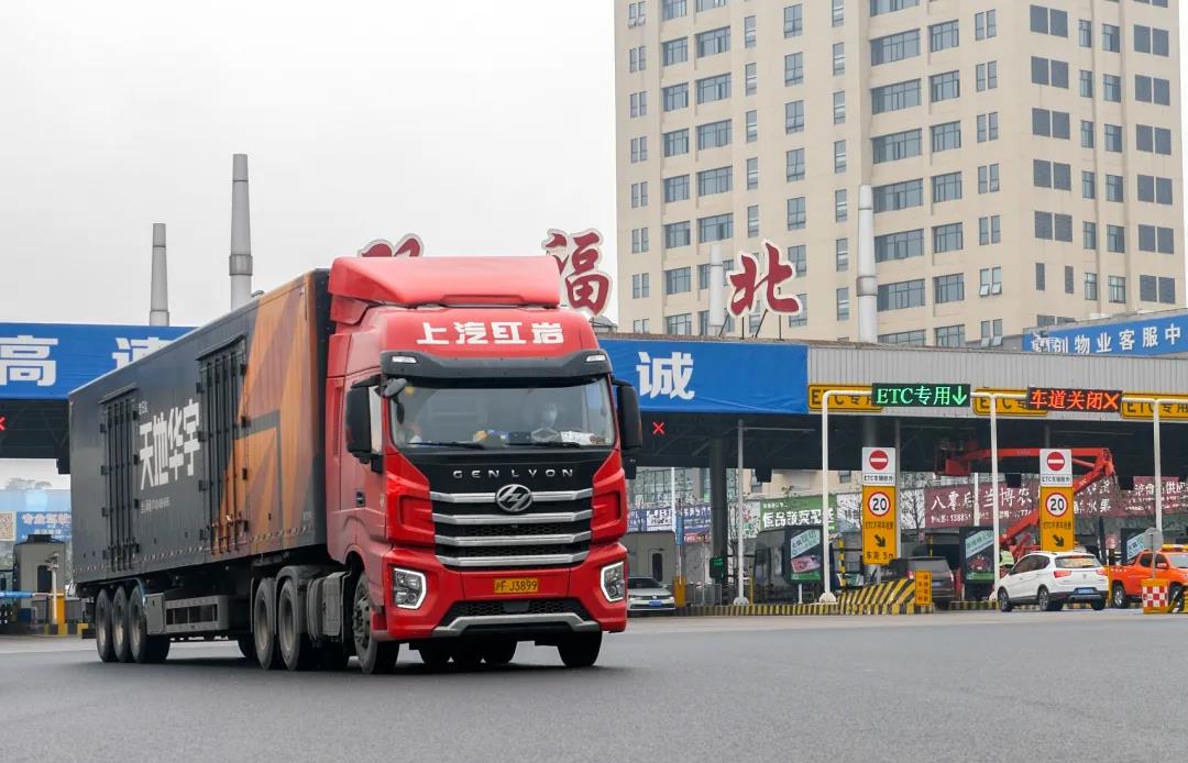 2200公里、30小时、油耗27.5L!跟着红岩杰狮H6牵引车体验高时效干线运输 - 第1张 - 提加商用车网 2200公里、30小时、油耗27.5L!跟着红岩杰狮H6牵引车体验高时效干线运输 - 第1张