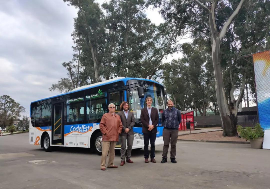 乌拉圭用户为何对安凯赞不绝口?美女驾驶员这么说! - 第2张 - 提加商用车网 乌拉圭用户为何对安凯赞不绝口?美女驾驶员这么说! - 第2张