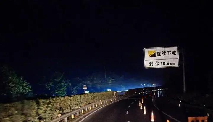 2200公里、30小时、油耗27.5L!跟着红岩杰狮H6牵引车体验高时效干线运输 - 第9张 - 提加商用车网 2200公里、30小时、油耗27.5L!跟着红岩杰狮H6牵引车体验高时效干线运输 - 第9张