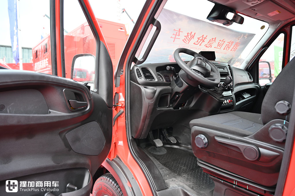 进口依维柯Daily底盘打造,这款小型主战消防车,配置亮点真多 - 第5张 - 提加商用车网 进口依维柯Daily底盘打造,这款小型主战消防车,配置亮点真多 - 第5张