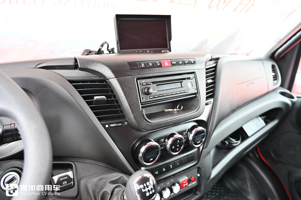 进口依维柯Daily底盘打造,这款小型主战消防车,配置亮点真多 - 第6张 - 提加商用车网 进口依维柯Daily底盘打造,这款小型主战消防车,配置亮点真多 - 第6张