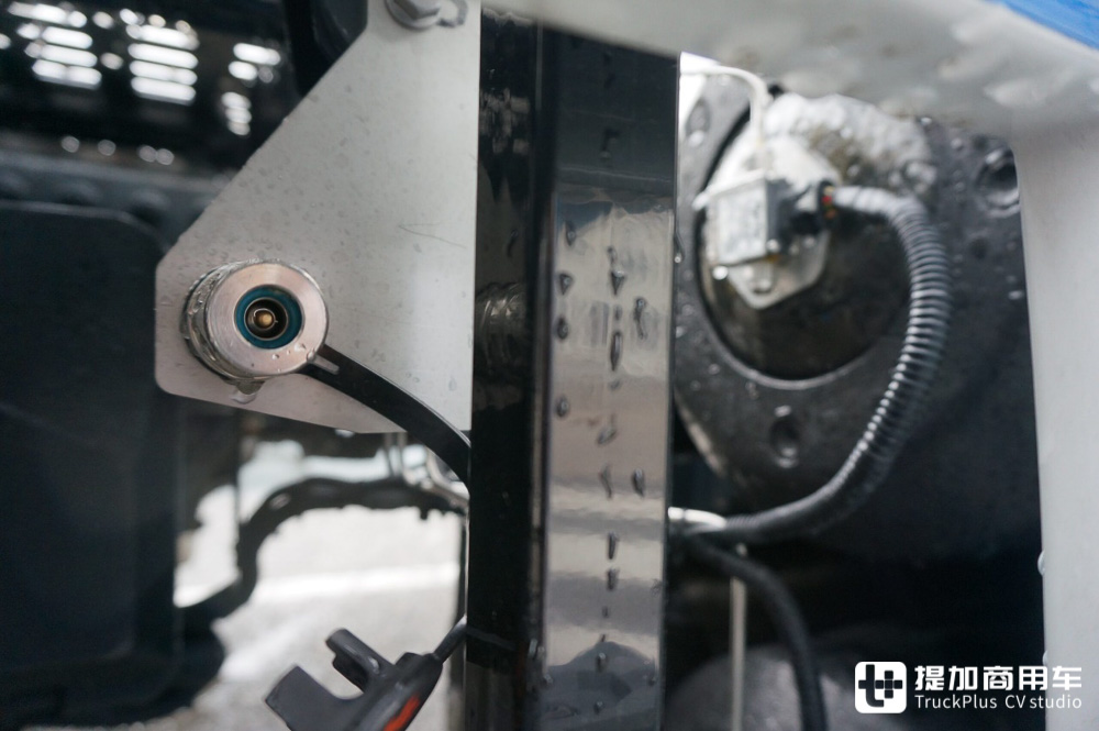 不用电池，只有氢内燃机，带您看看荷兰达夫怎么做氢燃料卡车 - 第10张