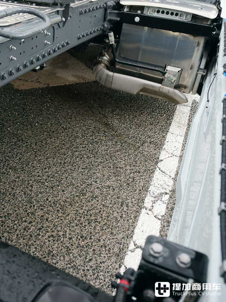 不用电池，只有氢内燃机，带您看看荷兰达夫怎么做氢燃料卡车 - 第11张