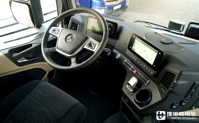 即将国产的奔驰卡车可能就有它?Actros F到底有多“经济”,实拍带您好好看看 - 第13张 - 提加商用车网 即将国产的奔驰卡车可能就有它?Actros F到底有多“经济”,实拍带您好好看看 - 第13张