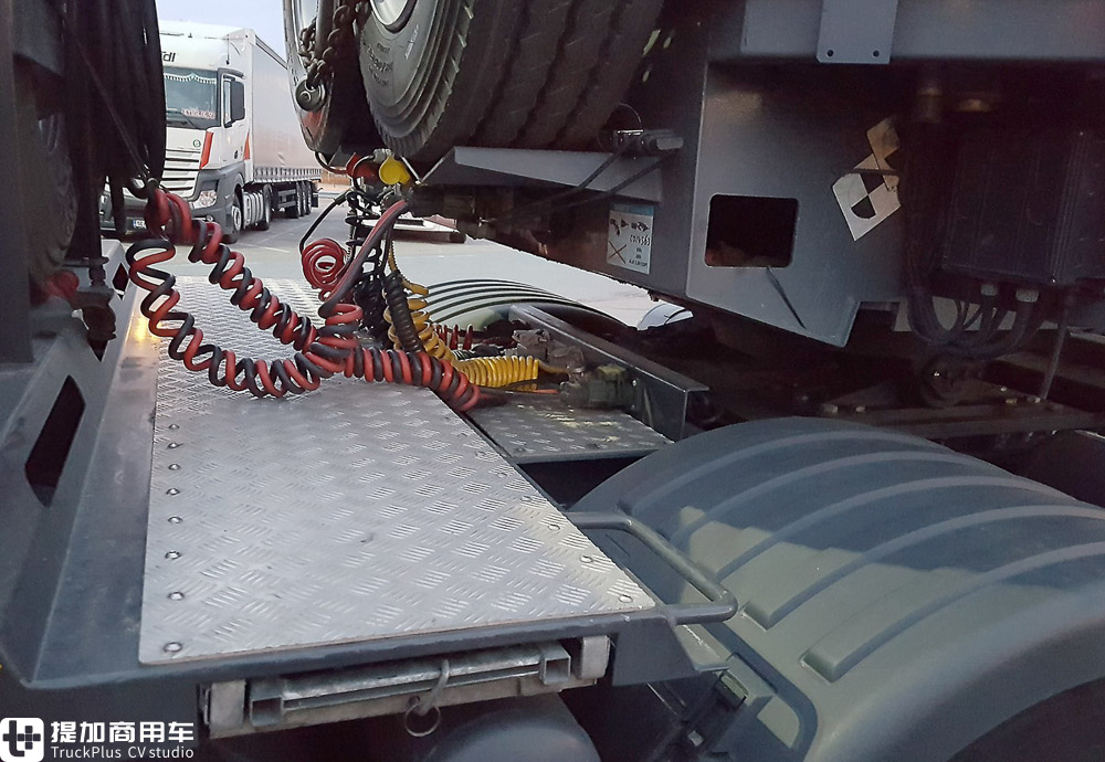 车头和挂车都十分独特 带你看V.D.VLIST公司的斯堪尼亚R490五轴大件车 - 第13张 - 提加商用车网 车头和挂车都十分独特 带你看V.D.VLIST公司的斯堪尼亚R490五轴大件车 - 第13张