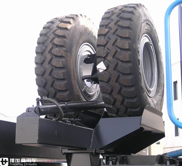 10X10驱动最大牵引600吨,工作十余年性能依然坚挺,再带您看一辆尼古拉斯Tractomas牵引车 - 第15张 - 提加商用车网 10X10驱动最大牵引600吨,工作十余年性能依然坚挺,再带您看一辆尼古拉斯Tractomas牵引车 - 第15张