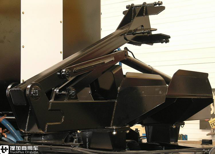 10X10驱动最大牵引600吨,工作十余年性能依然坚挺,再带您看一辆尼古拉斯Tractomas牵引车 - 第17张 - 提加商用车网 10X10驱动最大牵引600吨,工作十余年性能依然坚挺,再带您看一辆尼古拉斯Tractomas牵引车 - 第17张