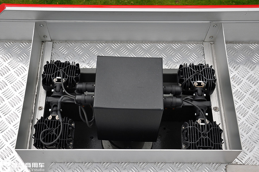 被削掉“下巴”曼恩TGS,意大利百安TGS 8x6隧道消防车实拍 - 第17张 - 提加商用车网 被削掉“下巴”曼恩TGS,意大利百安TGS 8x6隧道消防车实拍 - 第17张