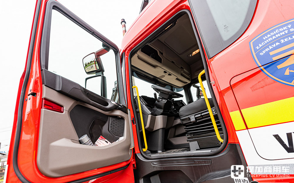 用于救援火车的卡车,8X8驱动,带您好好看看这辆斯堪尼亚破障车 - 第17张 - 提加商用车网 用于救援火车的卡车,8X8驱动,带您好好看看这辆斯堪尼亚破障车 - 第17张