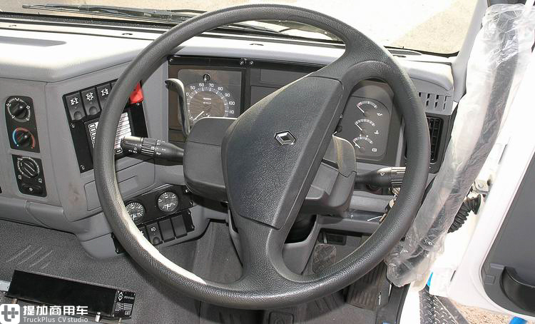 10X10驱动最大牵引600吨,工作十余年性能依然坚挺,再带您看一辆尼古拉斯Tractomas牵引车 - 第7张 - 提加商用车网 10X10驱动最大牵引600吨,工作十余年性能依然坚挺,再带您看一辆尼古拉斯Tractomas牵引车 - 第7张